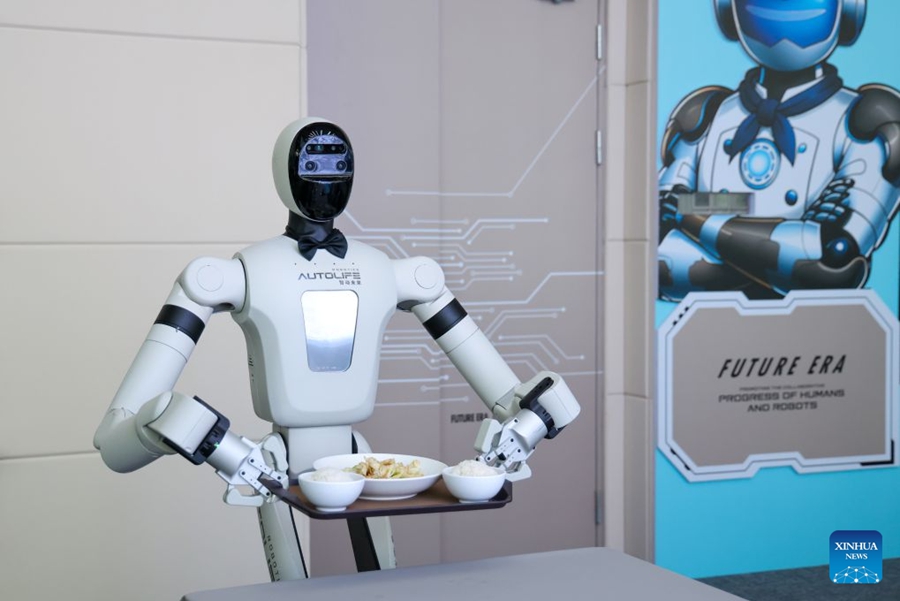 Robot umanoidi impiegati in svariati ambiti a Shenzhen
