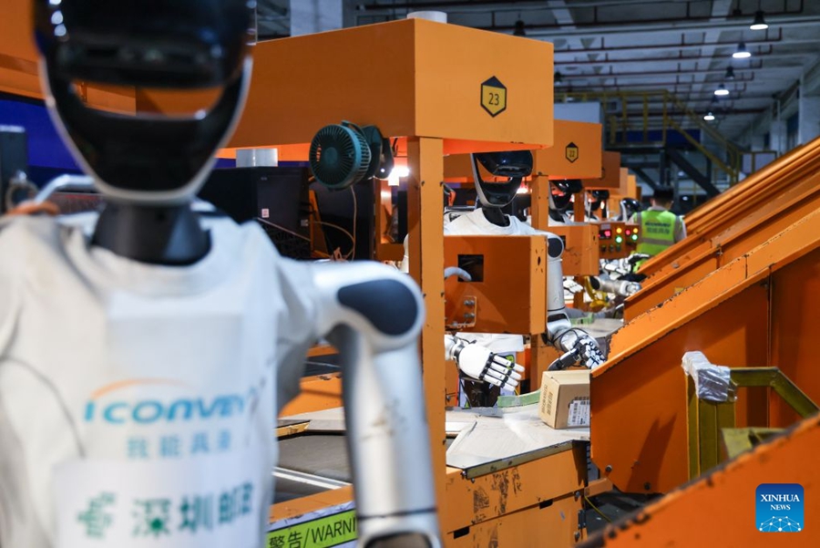 Robot umanoidi impiegati in svariati ambiti a Shenzhen