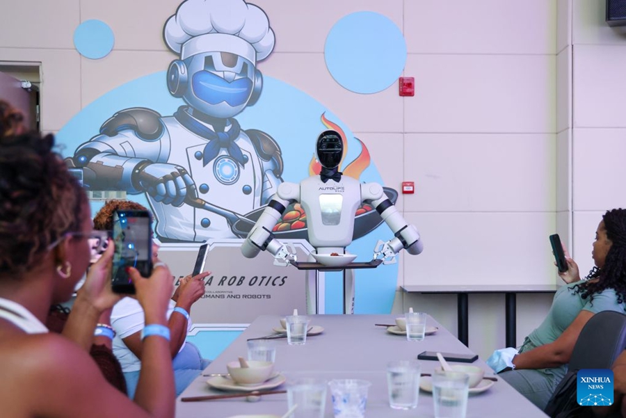 Robot umanoidi impiegati in svariati ambiti a Shenzhen