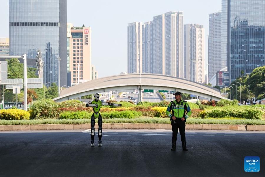 Robot umanoidi impiegati in svariati ambiti a Shenzhen