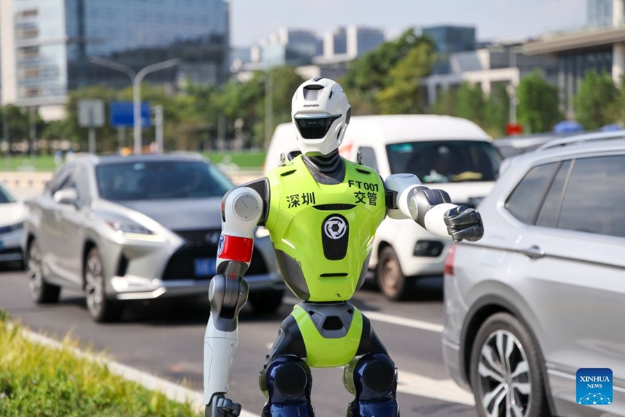 Robot umanoidi impiegati in svariati ambiti a Shenzhen