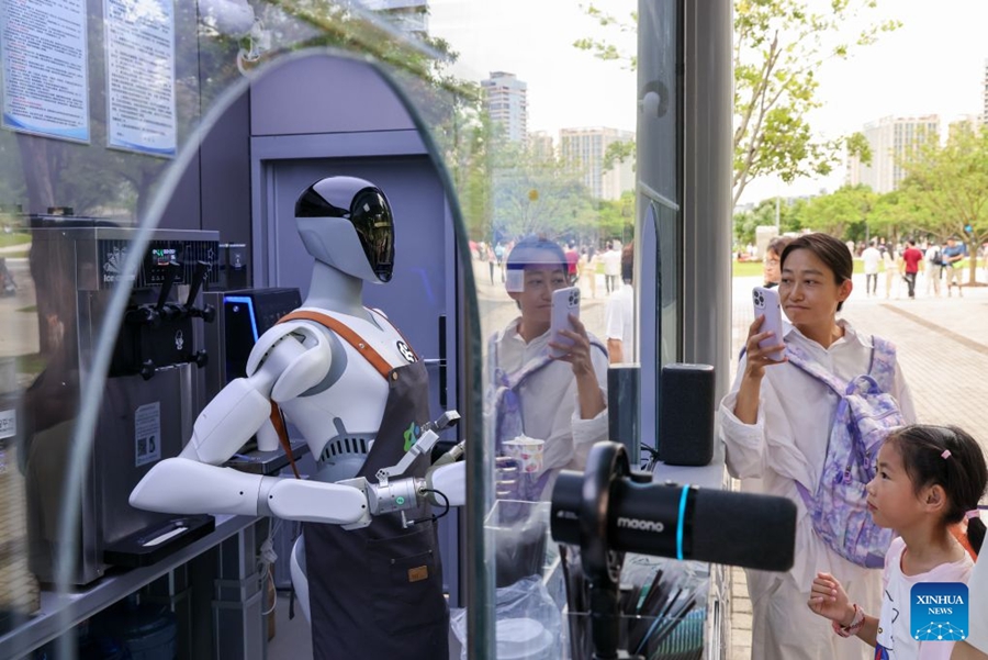 Robot umanoidi impiegati in svariati ambiti a Shenzhen