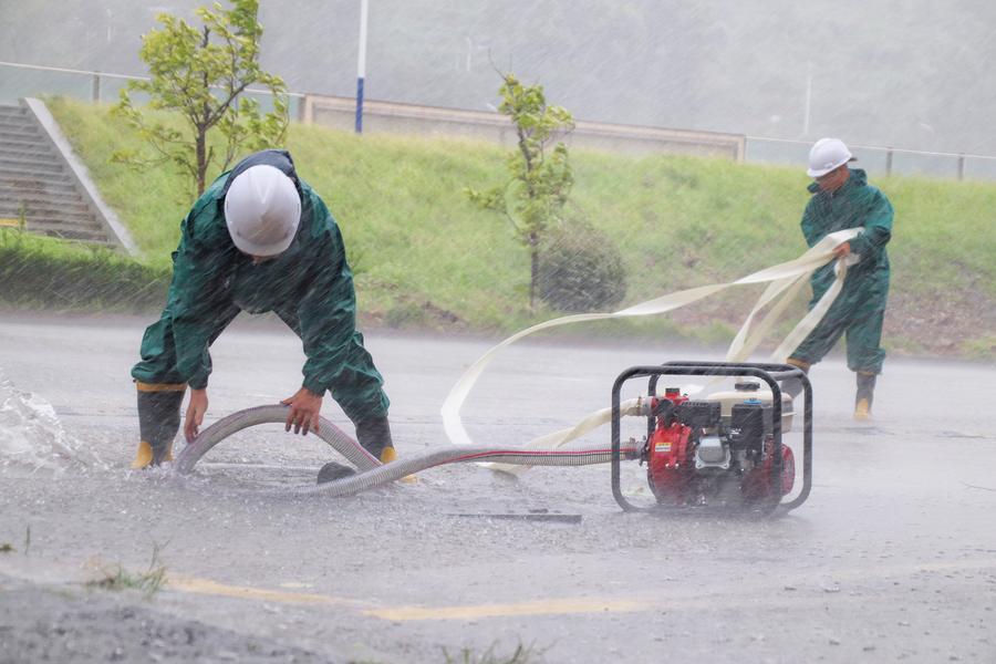 Il tifone Dolphin porta forti piogge in diverse regioni della Cina
