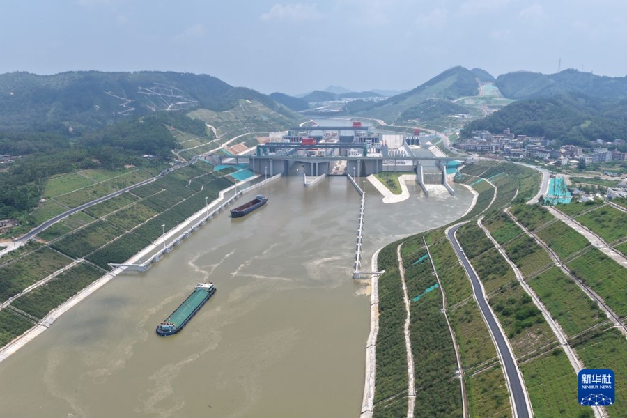 Canale Pinglu, primo test di attraversamento bidirezionale della chiusa in linea a senso unico con imbarcazioni reali