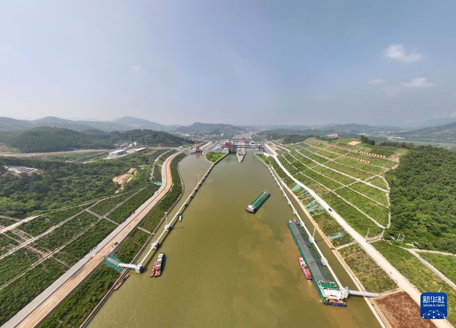 Canale Pinglu, primo test di attraversamento bidirezionale della chiusa in linea a senso unico con imbarcazioni reali