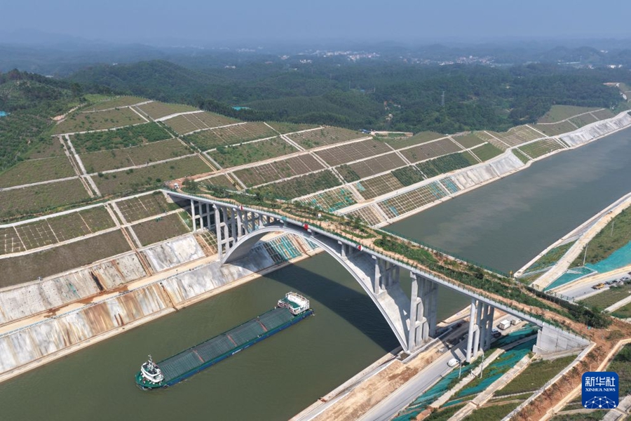 Canale Pinglu, primo test di attraversamento bidirezionale della chiusa in linea a senso unico con imbarcazioni reali