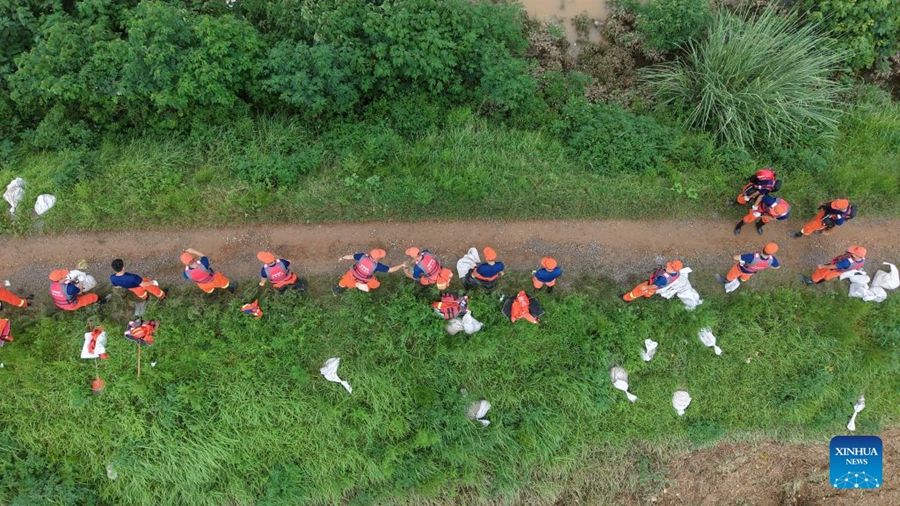 Migliaia gli evacuati mentre le forti piogge fanno ingrossare i fiumi nella Cina centrale