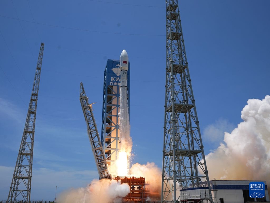 Cina: lanciato con successo il 24° gruppo di satelliti per Internet a bassa orbita