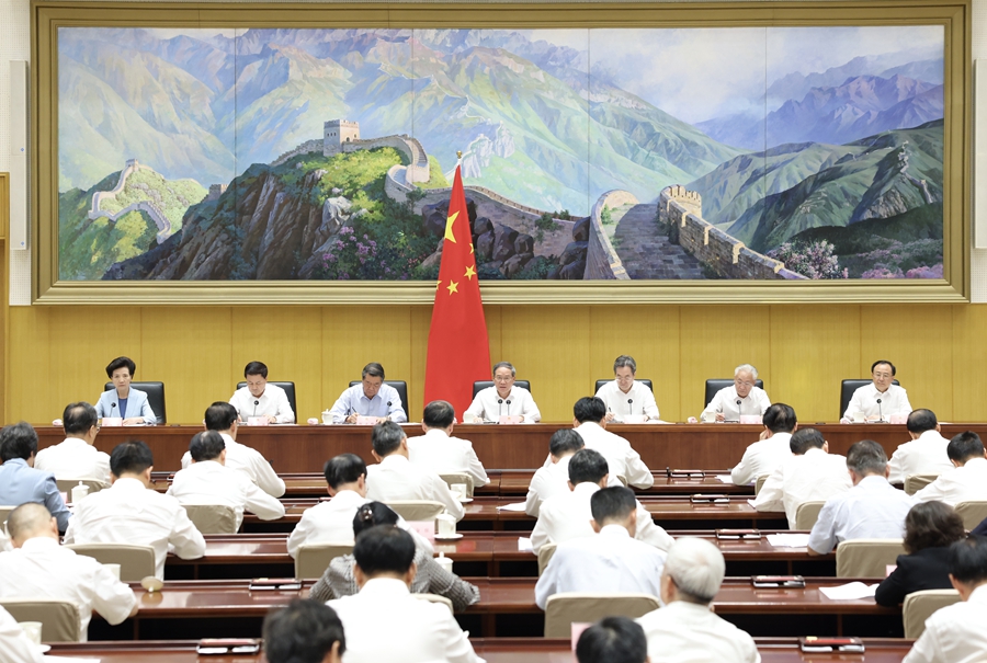Li Qiang presiede la dodicesima riunione plenaria del Consiglio di Stato cinese