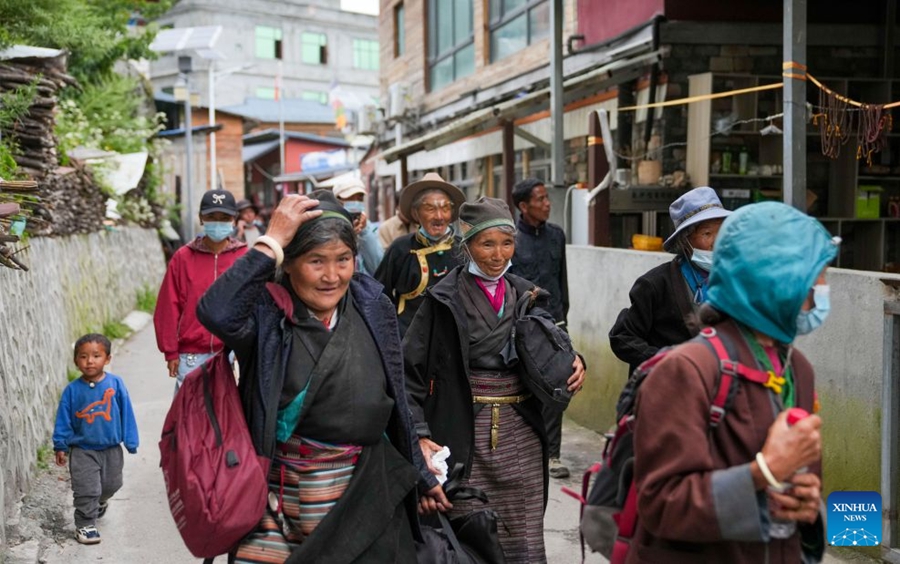 Evacuati residenti e turisti nella zona colpita dalla colata di fango a Gyirong, Xizang