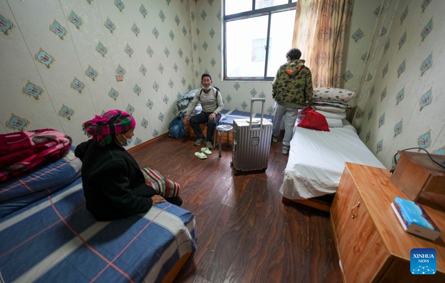 Evacuati residenti e turisti nella zona colpita dalla colata di fango a Gyirong, Xizang