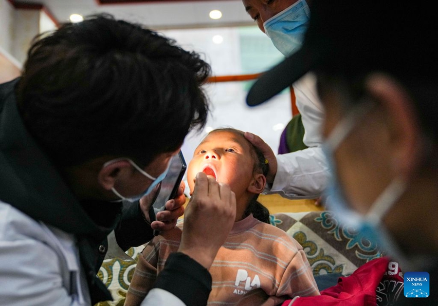 Evacuati residenti e turisti nella zona colpita dalla colata di fango a Gyirong, Xizang