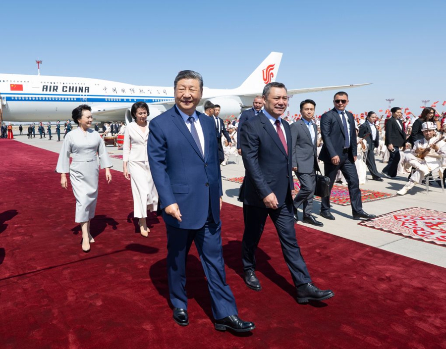 Kirghizistan, Xi Jinping giunge a Bishkek per il vertice SCO 2026 e una visita di Stato
