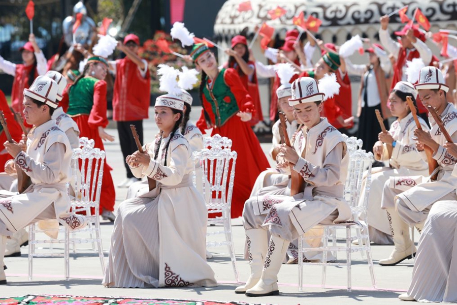 Kirghizistan, Xi Jinping giunge a Bishkek per il vertice SCO 2026 e una visita di Stato