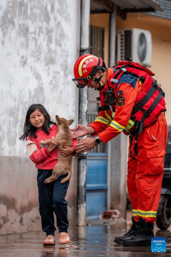 Evacuati 8.115 residenti a causa di gravi inondazioni a Mohan, Yunnan