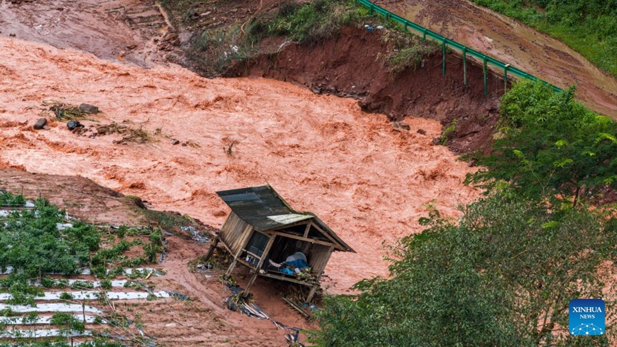 Evacuati 8.115 residenti a causa di gravi inondazioni a Mohan, Yunnan