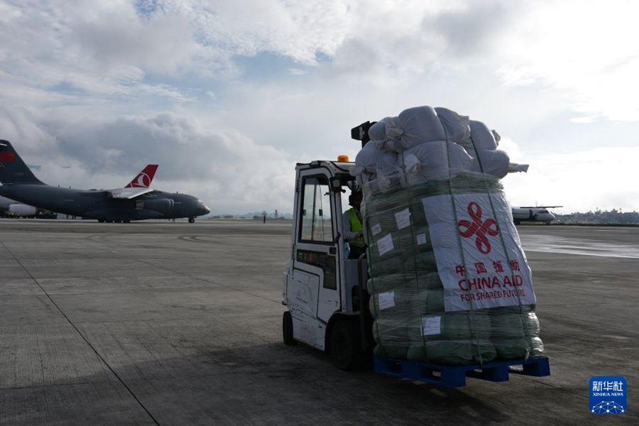 Arrivati in Nepal gli aiuti di soccorso cinesi