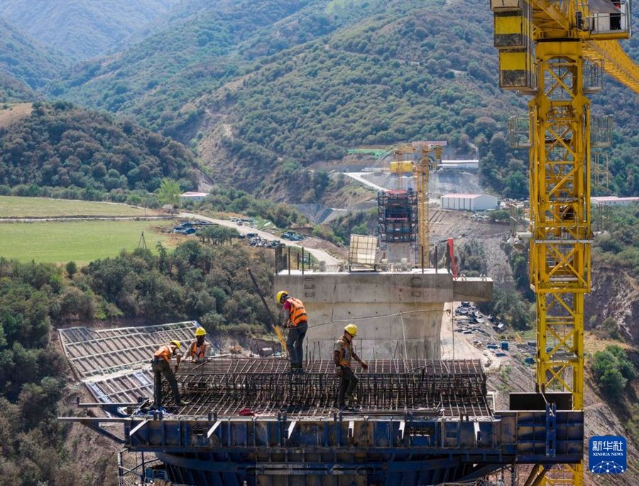 Ferrovia Cina-Kirghizistan-Uzbekistan, i lavori avanzano tra le montagne