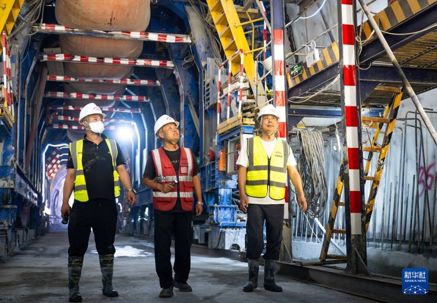 Ferrovia Cina-Kirghizistan-Uzbekistan, i lavori avanzano tra le montagne
