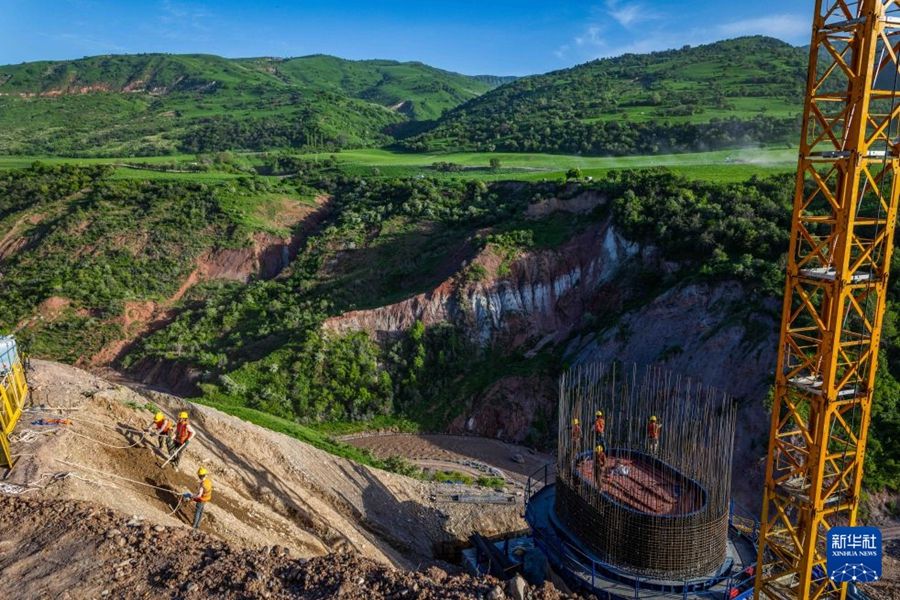 Ferrovia Cina-Kirghizistan-Uzbekistan, i lavori avanzano tra le montagne