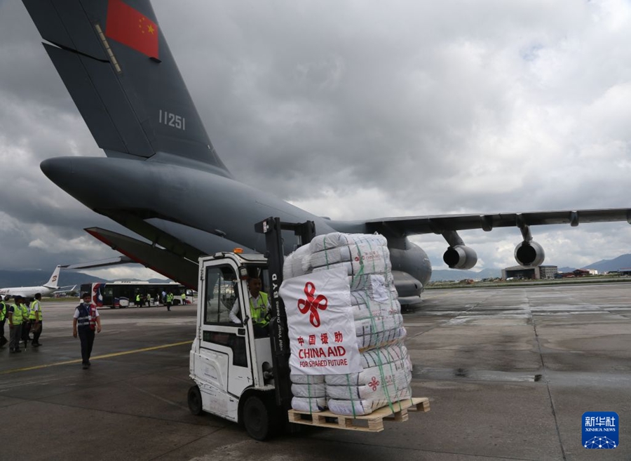 Il terzo carico di aiuti umanitari provenienti dalla Cina è arrivato all'aeroporto internazionale di Tribhuvan a Kathmandu, capitale del Nepal. (3 settembre 2026 – Xinhua/Zou Xuemian)
