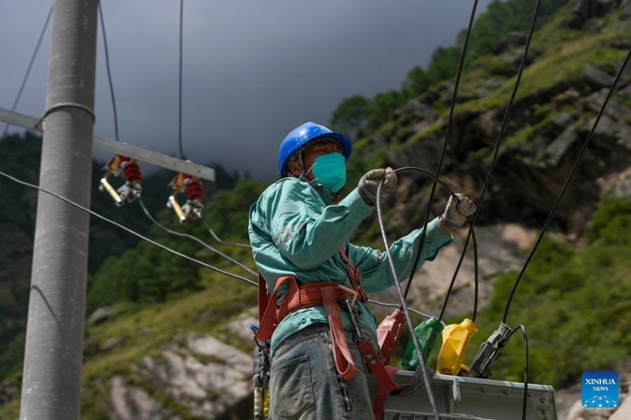 Gyirong, ripristinata l'elettricità al valico di frontiera colpito dalla colata di fango