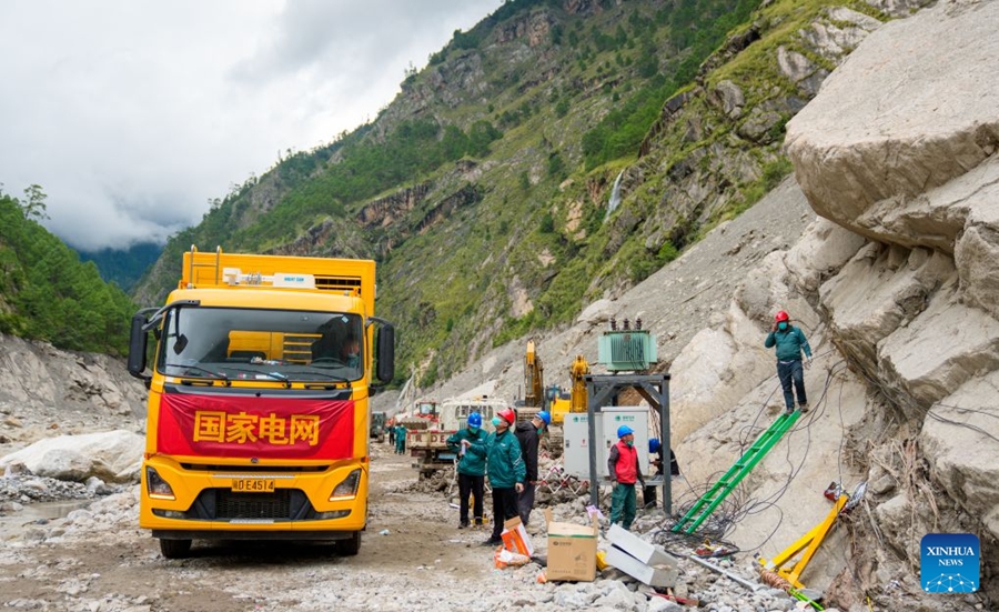 Gyirong, ripristinata l'elettricità al valico di frontiera colpito dalla colata di fango