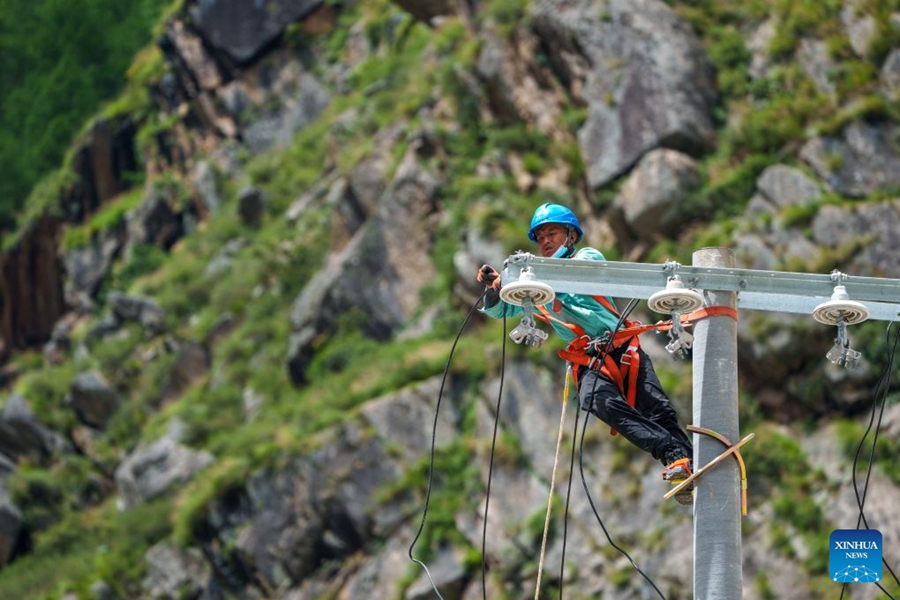 Gyirong, ripristinata l'elettricità al valico di frontiera colpito dalla colata di fango