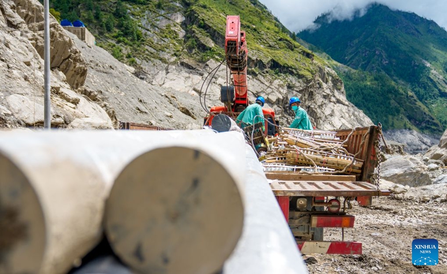 Gyirong, ripristinata l'elettricità al valico di frontiera colpito dalla colata di fango
