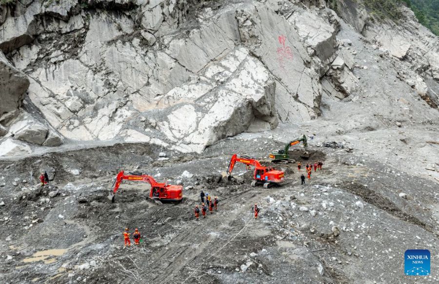 Xizang, oltre 2.500 soccorritori mobilitati al valico di confine colpito da una colata di fango