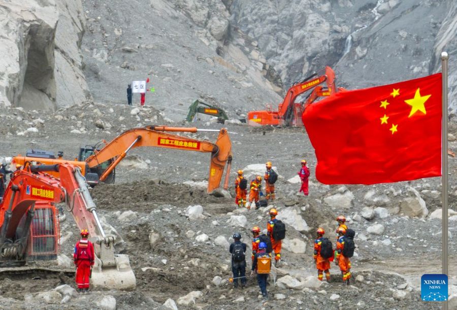 Xizang, oltre 2.500 soccorritori mobilitati al valico di confine colpito da una colata di fango