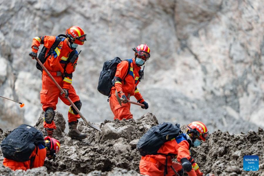 Xizang, oltre 2.500 soccorritori mobilitati al valico di confine colpito da una colata di fango