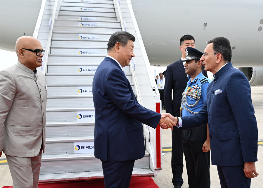 Xi Jinping arrivato a Nuova Delhi per partecipare al 18° incontro dei leader dei BRICS