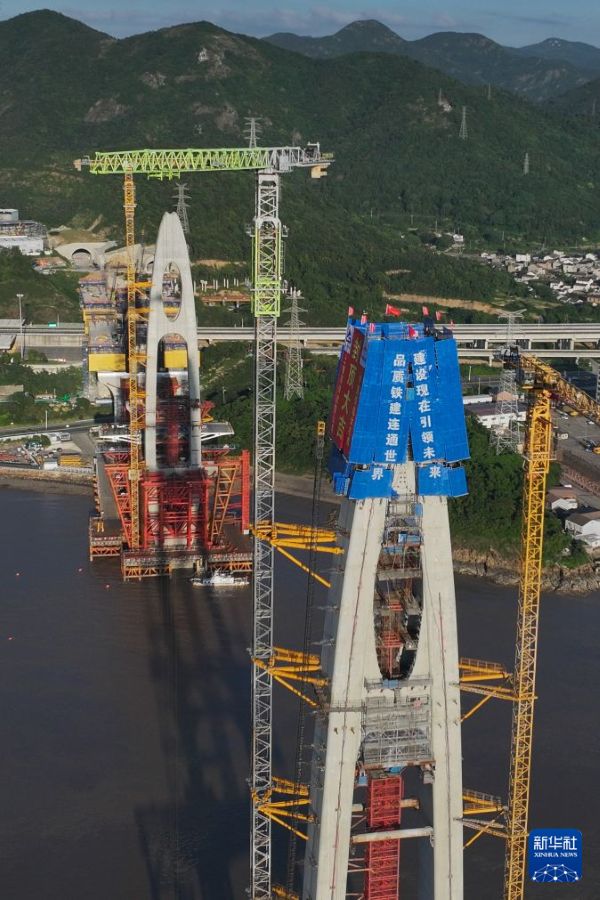 Completate le sei torri principali dei ponti sul mare della ferrovia Ningbo-Zhoushan