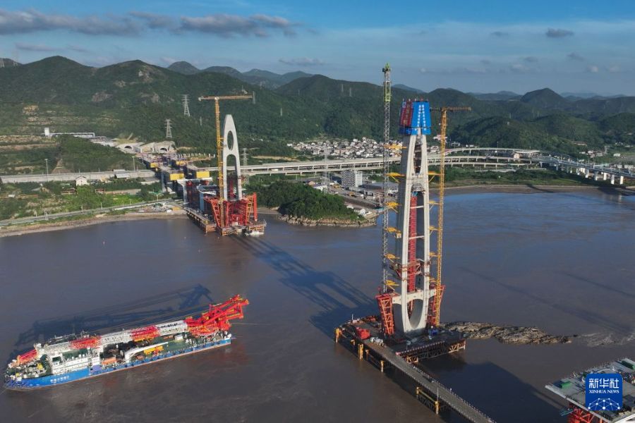 Completate le sei torri principali dei ponti sul mare della ferrovia Ningbo-Zhoushan