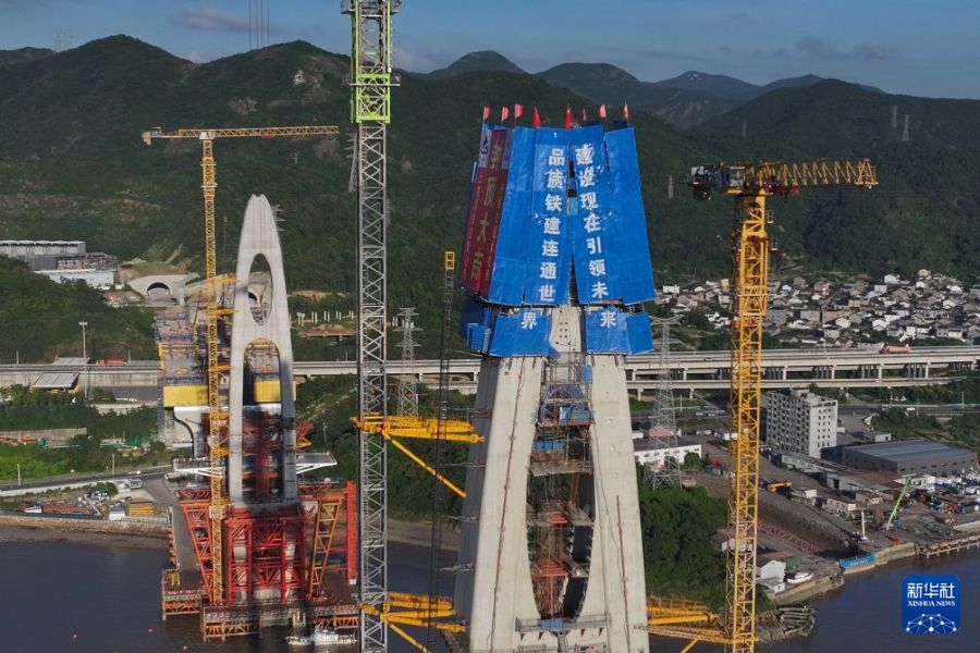 Completate le sei torri principali dei ponti sul mare della ferrovia Ningbo-Zhoushan