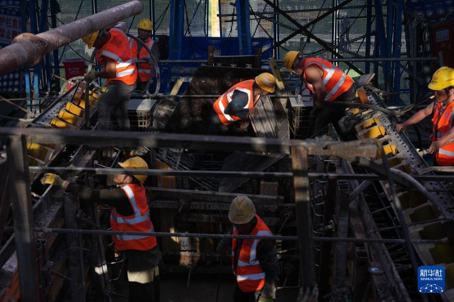 Completate le sei torri principali dei ponti sul mare della ferrovia Ningbo-Zhoushan