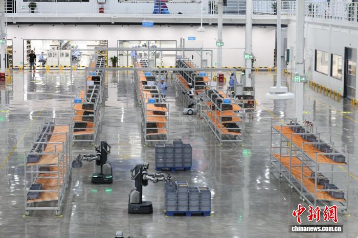Robot che costruiscono robot: avviata la produzione nella prima fabbrica intelligente al mondo di robot umanoidi industriali da 10.000 unità