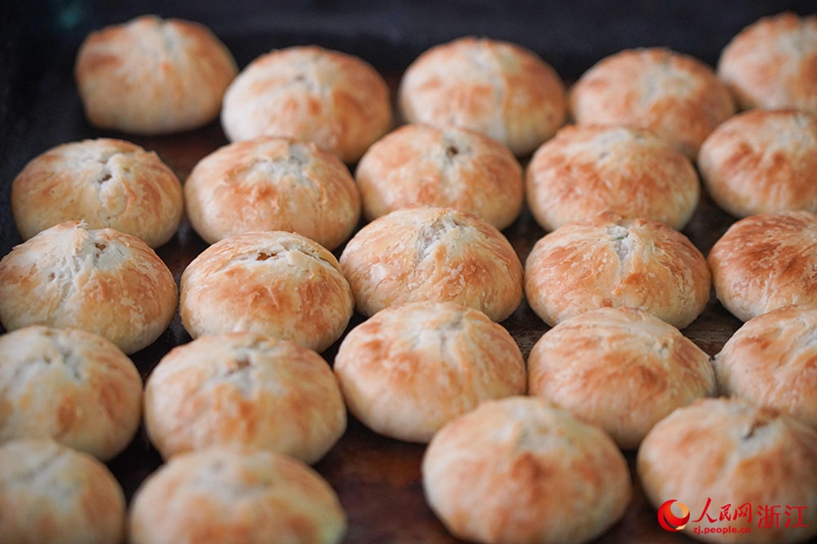 Produzione di mooncake a pieno regime nel Zhejiang per celebrare la Festa di Metà Autunno