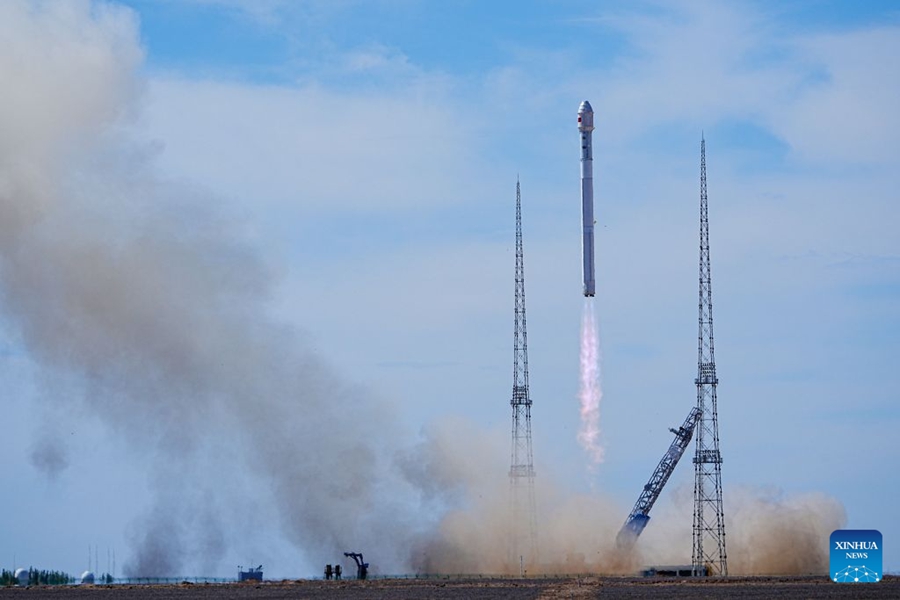 Il razzo cinese Zhuque-2E trasporta 10 satelliti nello spazio