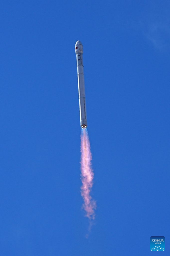 Il razzo cinese Zhuque-2E trasporta 10 satelliti nello spazio