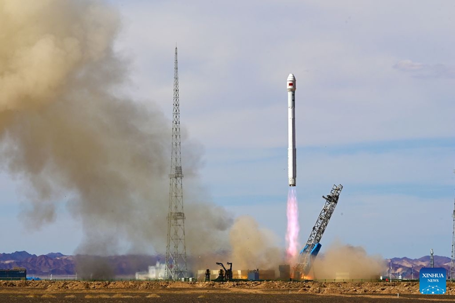 Il razzo cinese Zhuque-2E trasporta 10 satelliti nello spazio