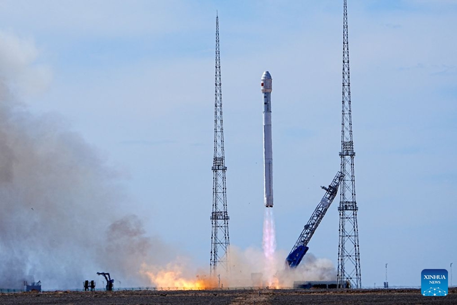 Il razzo cinese Zhuque-2E trasporta 10 satelliti nello spazio