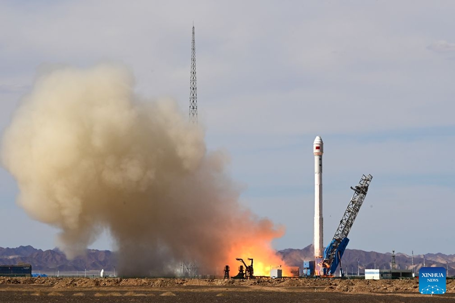 Il razzo cinese Zhuque-2E trasporta 10 satelliti nello spazio