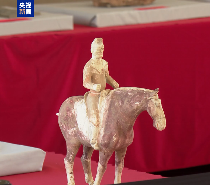 Gli Stati Uniti restituiscono alla Cina 64 reperti culturali, opere d'arte e fossili paleontologici