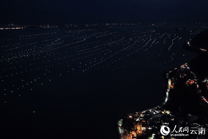 Luci da pesca del lago Erhai brillano come stelle