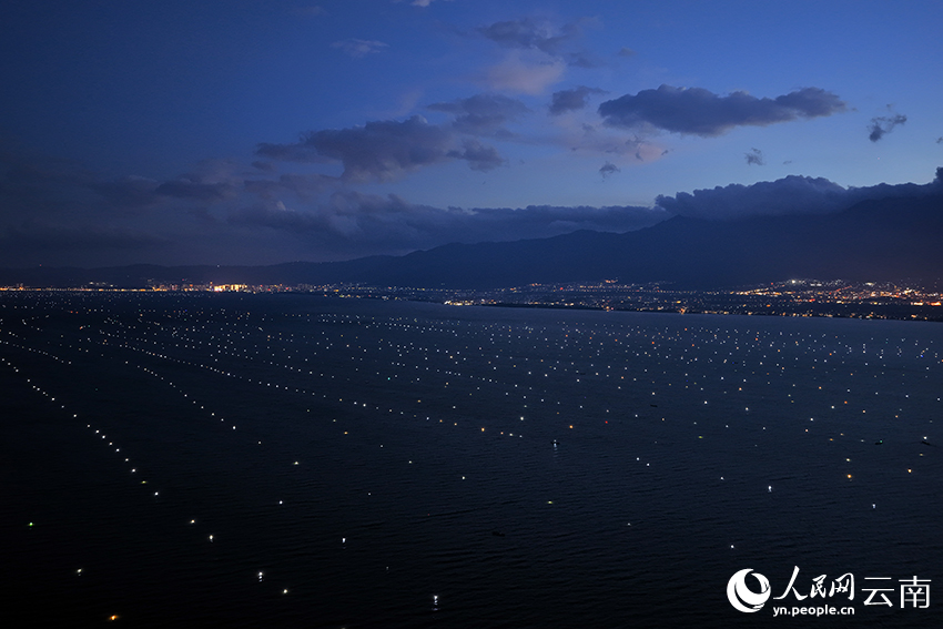 Luci da pesca del lago Erhai brillano come stelle