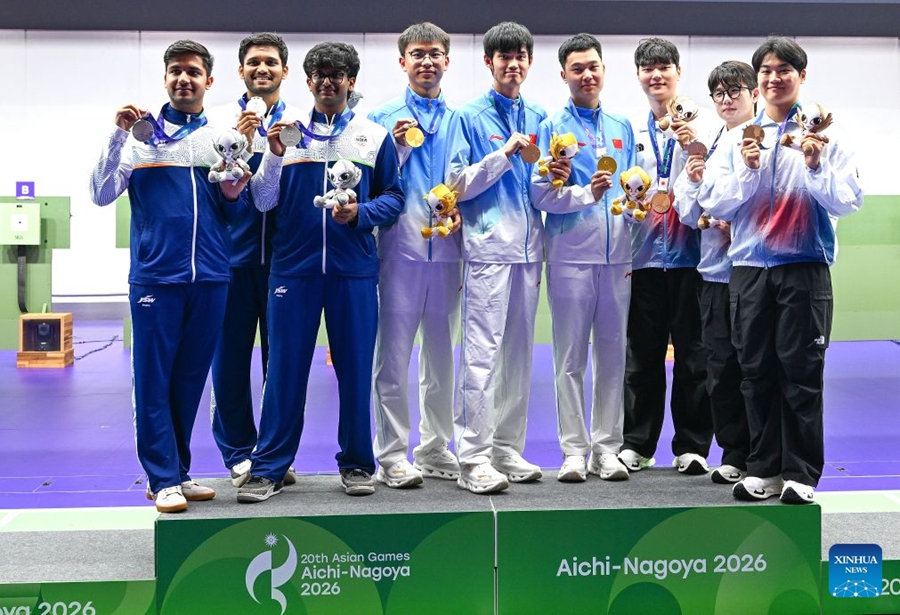 La Cina stabilisce il record mondiale nella gara a squadre maschile di carabina ad aria compressa da 10 metri ai Giochi Asiatici