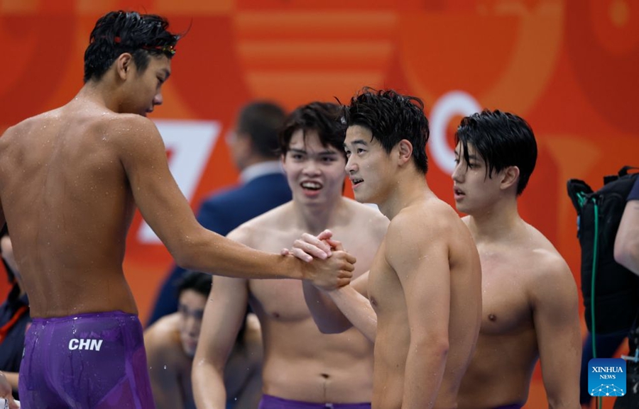 La Cina stabilisce il record asiatico e vince la staffetta 4x200m stile libero maschile
