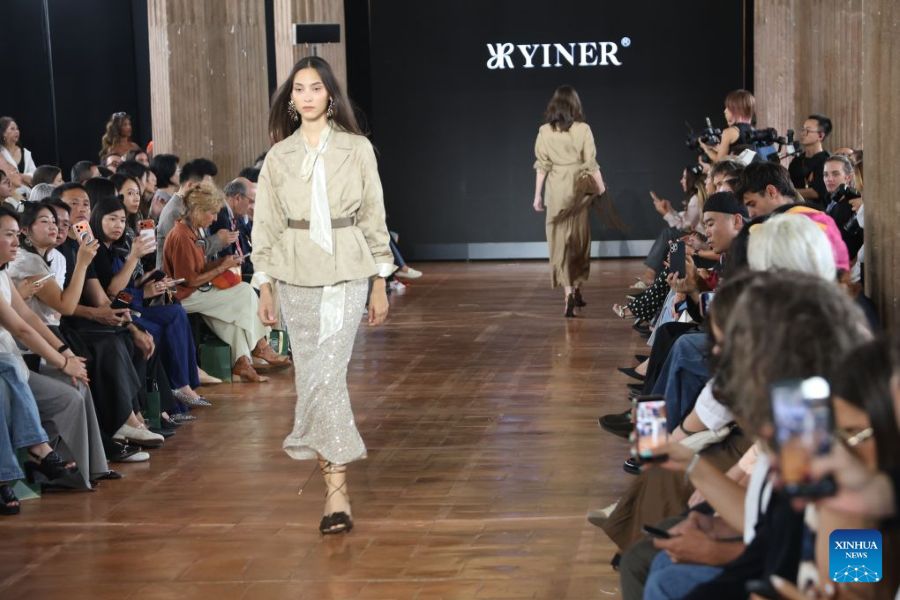 Tre marchi cinesi presentano una sfilata congiunta alla Milano Fashion Week